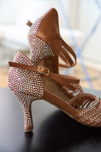 Load image into Gallery viewer, Avant Garde Swarovski Dance Shoes - Anita Flavina